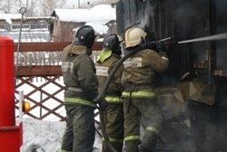 Спасатели МЧС России ликвидировали пожар в частном жилом доме и хозяйственной постройке в Прокопьевском ГО