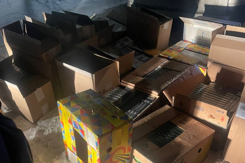 В Прокопьевске полицейские изъяли у местного предпринимателя около 17 000 пачек немаркированной табачной продукции