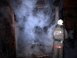 Спасатели МЧС России ликвидировали пожар в частной хозяйственной постройке в Прокопьевском ГО
