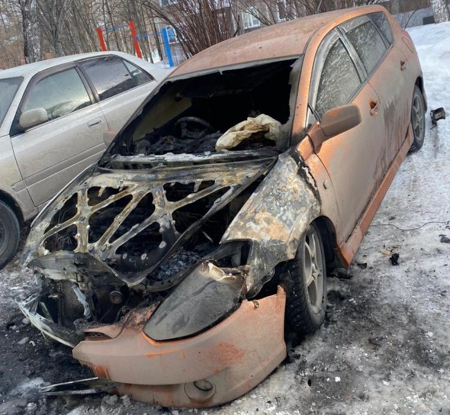 В Прокопьевске сотрудники полиции задержали злоумышленника, который поджег автомобиль бывшей сожительницы