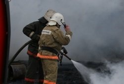 Спасатели МЧС России ликвидировали пожар в частной хозяйственной постройке в Прокопьевском ГО