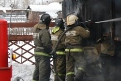 Спасатели МЧС России ликвидировали пожар в неэксплуатируемом строении в Прокопьевском ГО